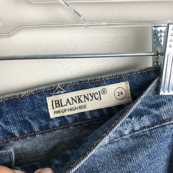 BLANK NYC Pin Up High Rise Medium Wash Jean Shorts - Picture 4 of 7